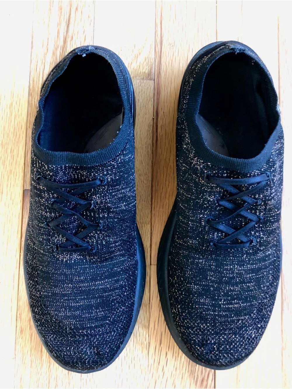 Bzees Sneakers Black Nuance Comfort metallic accents Size 8.5 Wide.